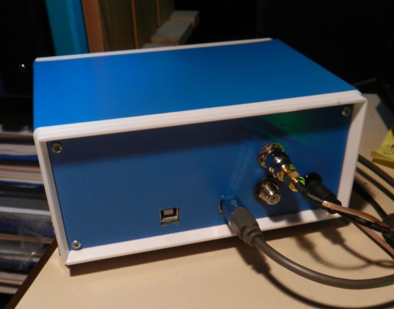 Boitier bleu avec MiniTiounerPro et LCD vue arrière_.jpg